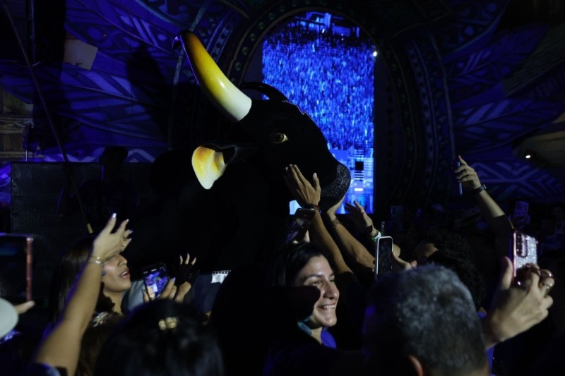 Caprichoso reúne multidão azulada para lançamento do álbum ‘Brinquedo que Canta Seu Chão’, em  Manaus