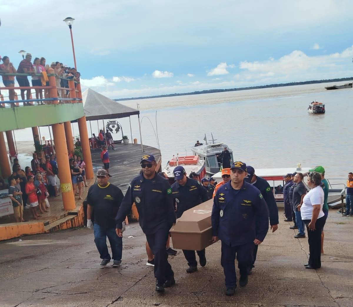 Corpo do comandante da Agência da Capitania dos Portos chega a Parintins