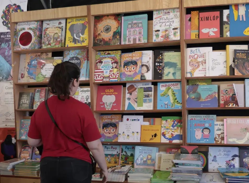 Começa a valer Plano Nacional do Livro e da Leitura 2026-2036