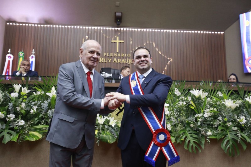 Roberto Cidade toma posse como governador  e convoca união para fazer o Amazonas avançar até 2027
