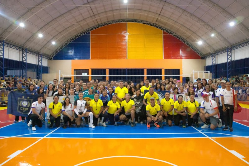 Desfile de apresentação das equipes e dois grandes jogos marcam início do 2° Troféu 'Benedito Azêdo' de Voleibol Feminino