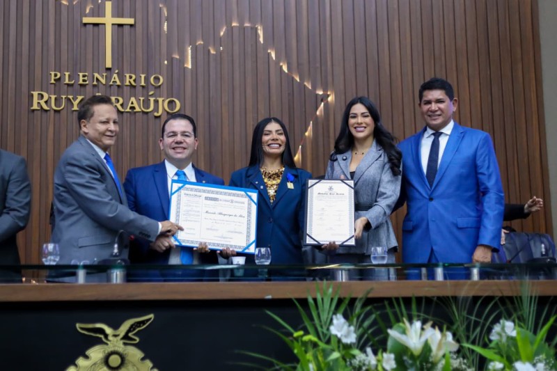 Marciele Albuquerque é homenageada com a Medalha Ruy Araújo e o Título de Cidadã do Amazonas