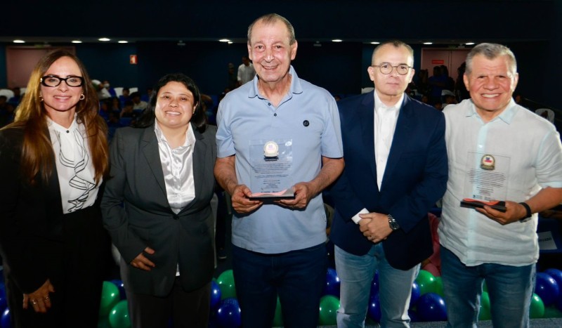 Omar Aziz destaca oportunidades da Zona Franca durante evento de formatura para centenas de jovens em Manaus