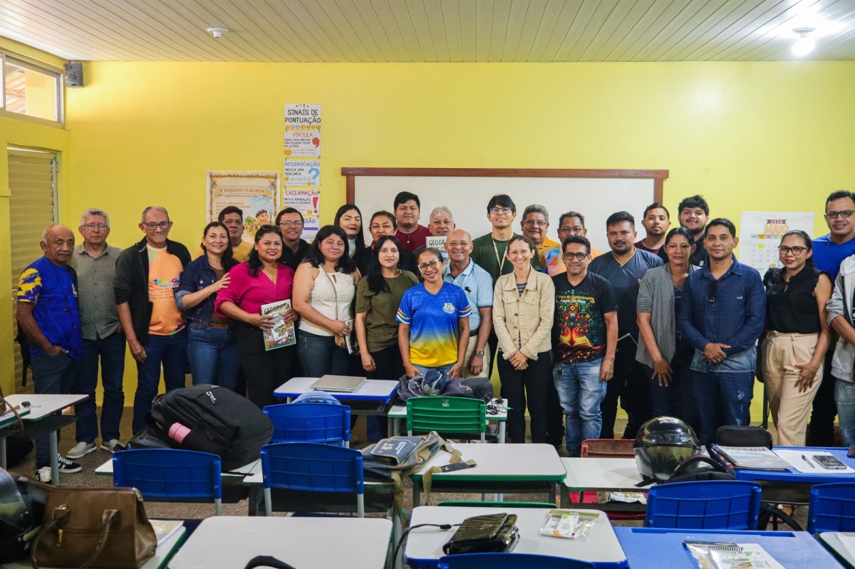 Semed Parintins promove encontro pedagógico com professores de Geografia