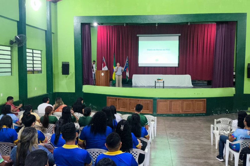 Profissionais de apoio escolar participam de capacitação promovida pela Secretaria de Educação
