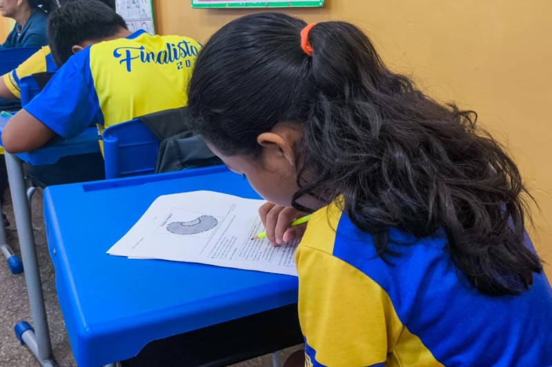 Estudantes da rede municipal de educação realizam avaliação do SADEAM 2026