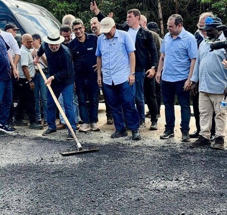 Ao lado do presidente Lula, governador Roberto Cidade defende pavimentação da BR-319 para integração e desenvolvimento da região Norte