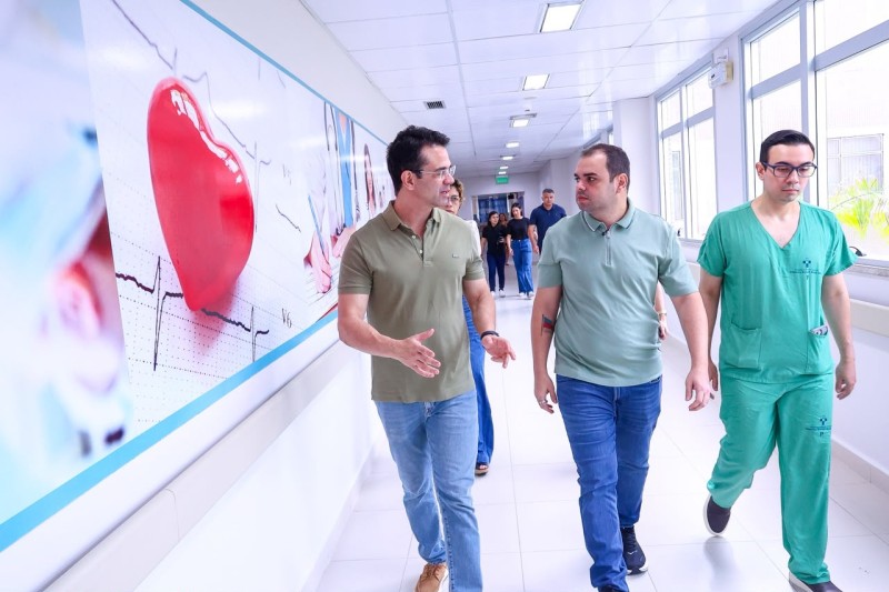 Governador Roberto Cidade acompanha início do 100º implante coclear realizado pelo Governo do Amazonas