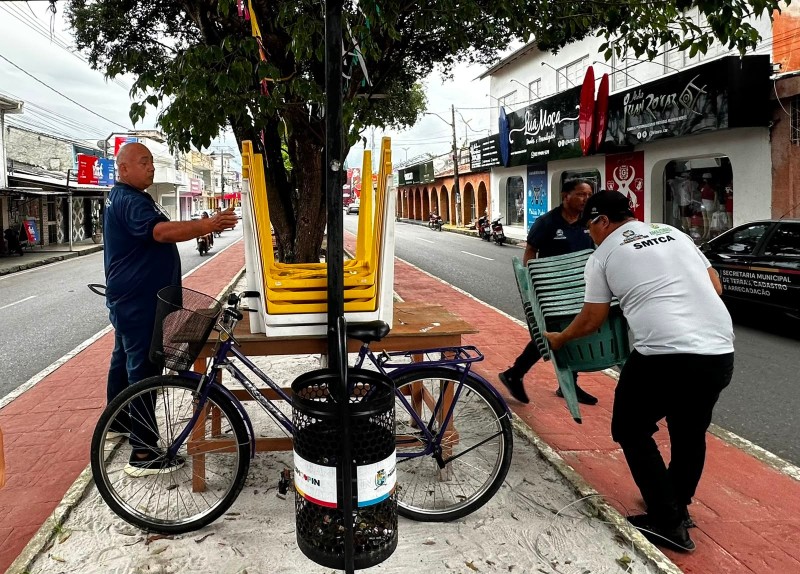 Fiscalização da Secretaria de Terras remove ocupações irregulares em passeios públicos e orienta comerciantes