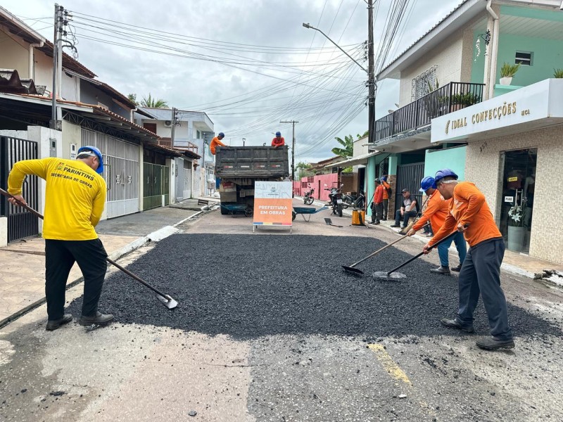 Ruas recebem manutenção para melhorar tráfego em preparação para o Festival de Parintins