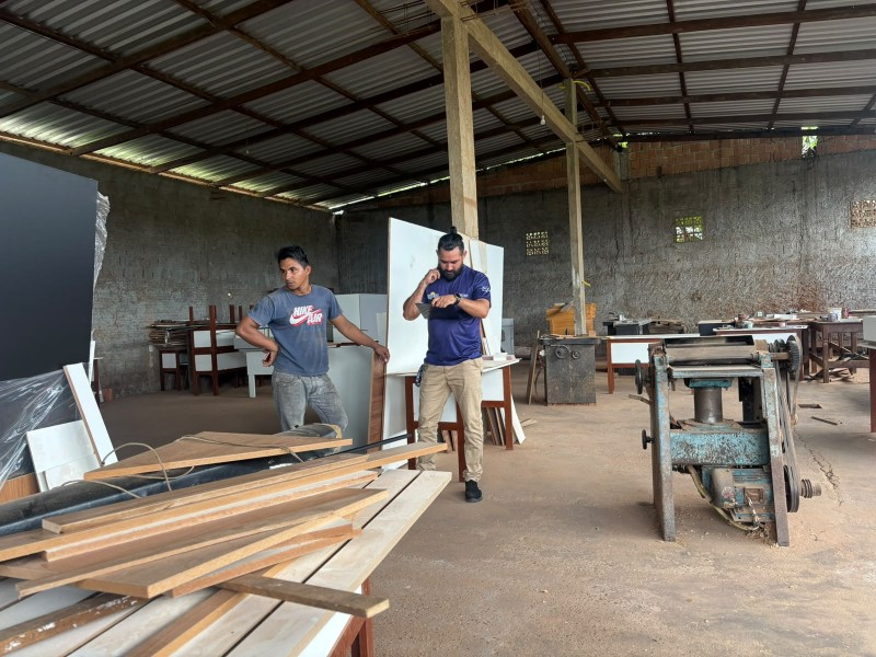 Idam e Ipaam levam regularização ambiental a meliponicultores e movelaria de Boa Vista do Ramos