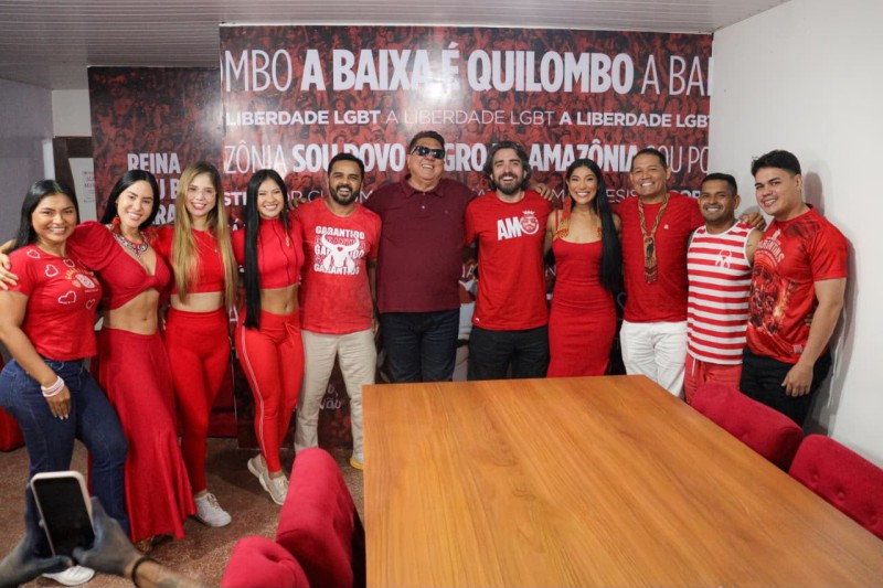 Alinhamento de arena reúne itens oficiais do Garantido na reta final para o Festival de Parintins