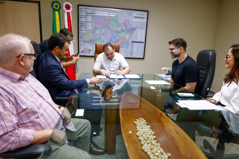 Governador Roberto Cidade assina resultado final do primeiro concurso público da história da Sema Amazonas