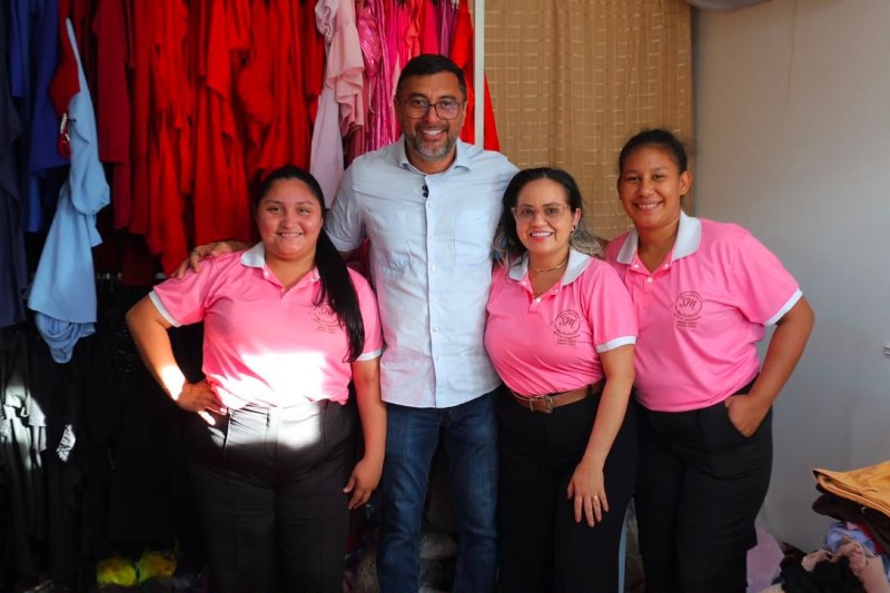 No aniversário de Barreirinha, Wilson Lima reencontra empreendedoras que transformaram seus negócios com o Crédito Rosa