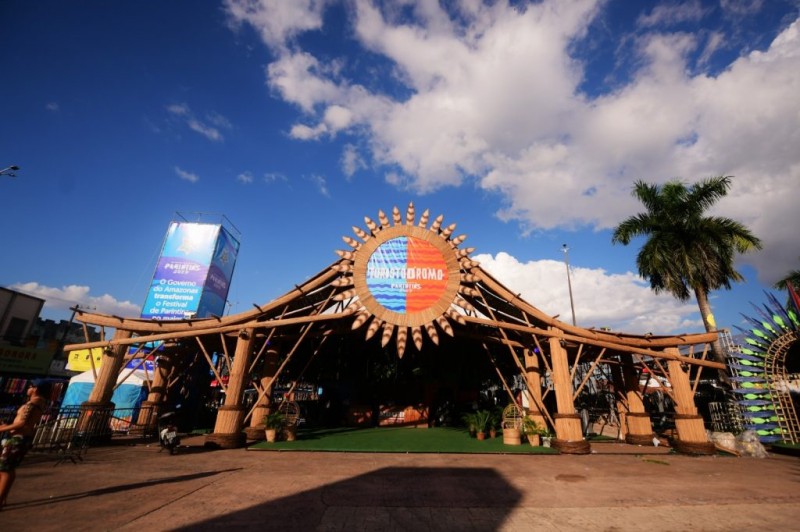 Apoiadora dos bois de Parintins, Info Store amplia presença com ativação inédita no Turistódromo