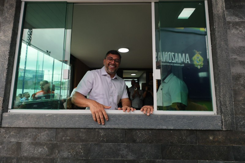 Amazonas converte resíduos plásticos em moradias e fortalece economia sustentável com geração de renda e emprego