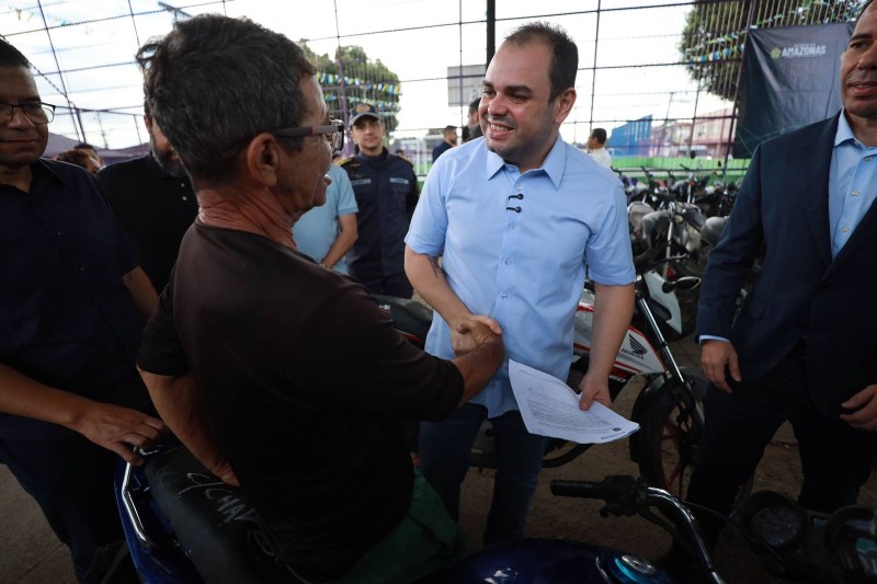 Governador Roberto Cidade participa de devolução de motocicletas recuperadas em operações no interior