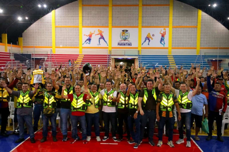 Prefeitura de Parintins reforça segurança de mototaxistas com entrega de equipamentos de proteção