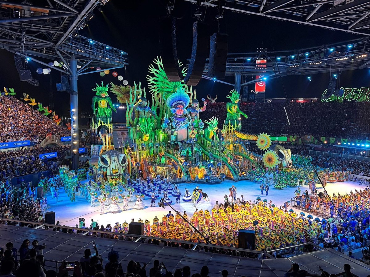 Entre a arena e as ruas, Parintins vive a maior festa da Amazônia