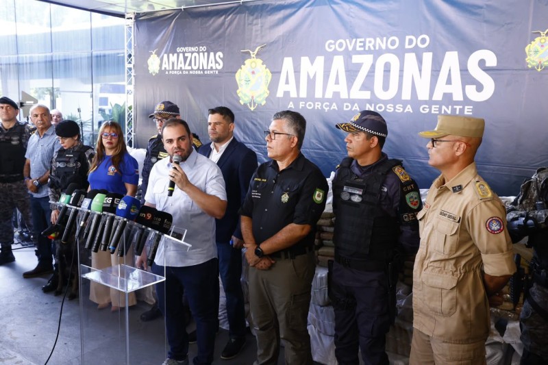 Roberto Cidade apresenta resultados da operação Segurança Presente que apreendeu mais de duas toneladas de drogas em Coari
