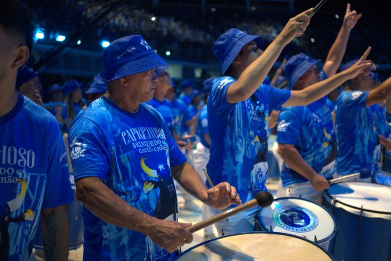 Torcida lota arquibancadas e embala último ensaio técnico do Caprichoso no Bumbódromo