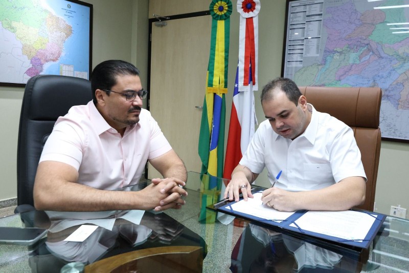 Roberto Cidade assina novo convênio do Asfalta Amazonas e ordem de serviço para obras de pavimentação em Autazes