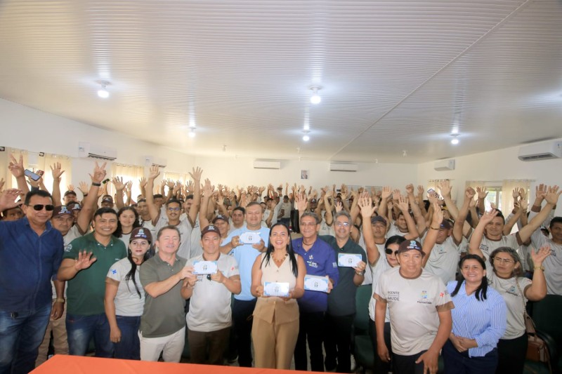 Prefeitura de Parintins e Governo Federal entregam mais de 200 dispositivos móveis ACSs da zona rural