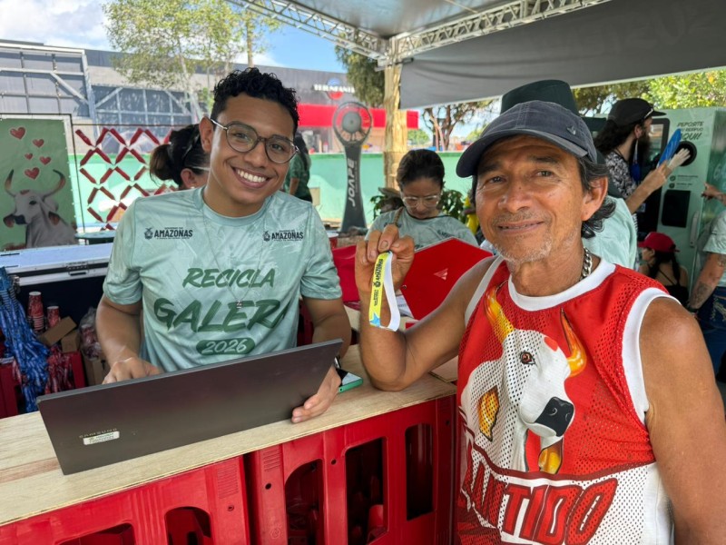 População troca resíduos recicláveis por pulseiras de acesso para Festa dos Visitantes