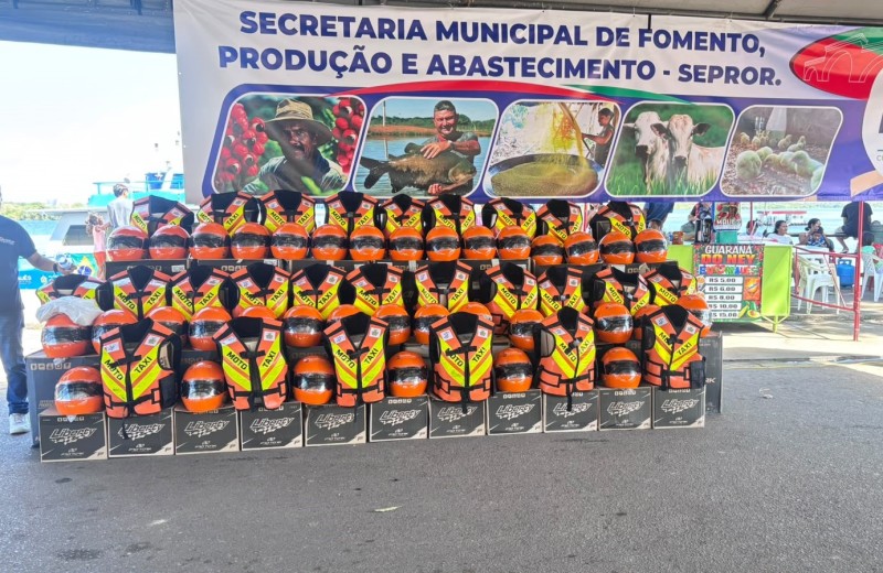 Detran-AM entrega 163 kits de segurança a mototaxistas do município de Maués