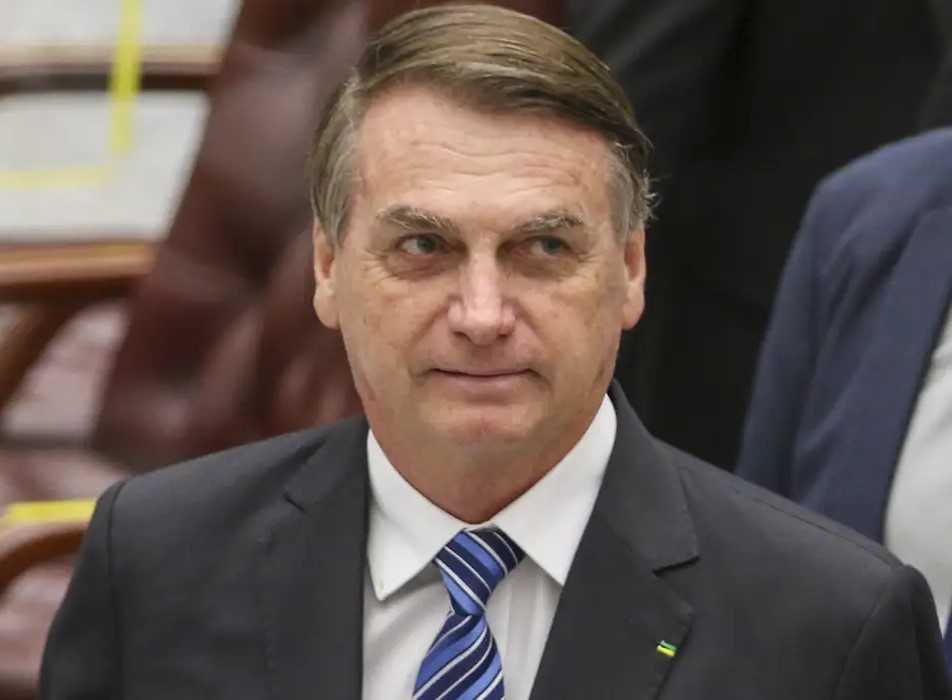 Exército entrega armas de Bolsonaro à PF e informa falta de duas
