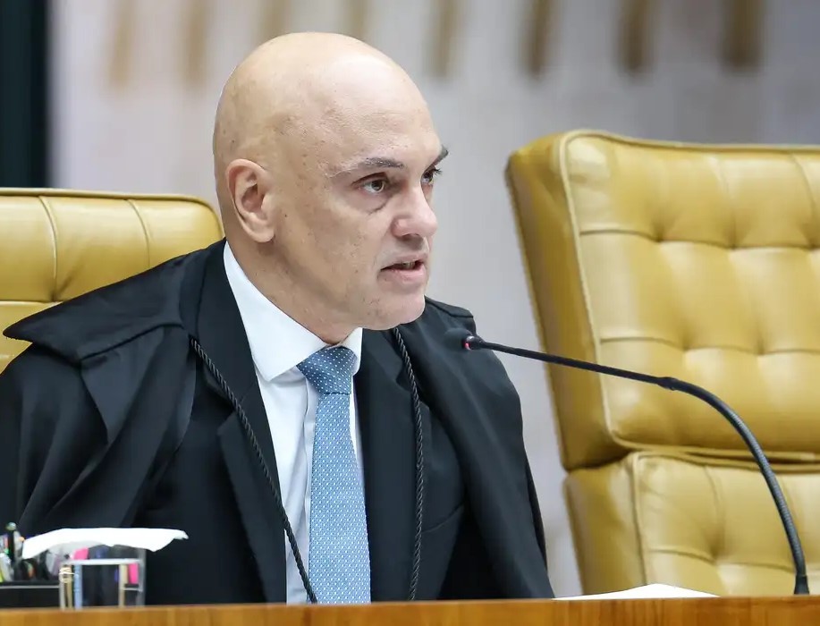 Por ordem de Moraes, PF faz busca por armas na casa de Bolsonaro
