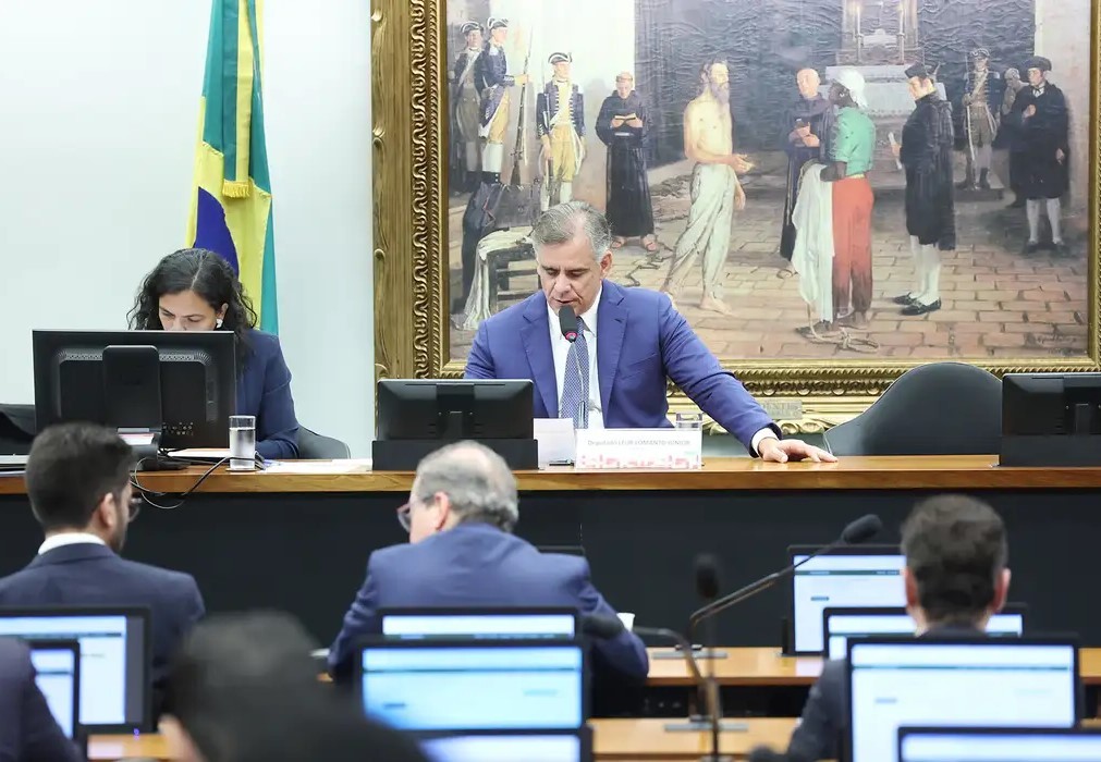 CCJ da Câmara aprova fim da aposentadoria como punição para juízes