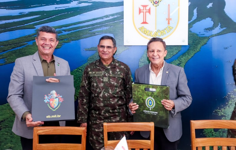 Adjuto Afonso e Comandante Dan reforçam parceria com Exército para enfrentar estiagem no Amazonas