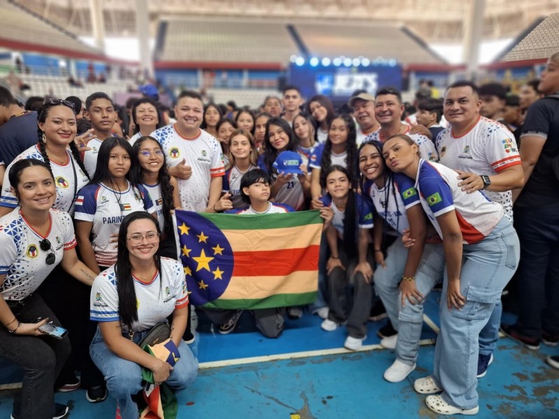 Delegação de Parintins marca presença na abertura do 47º Jogos Escolares do Amazonas