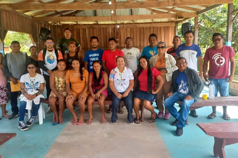 Secretaria de Educação realiza acompanhamento e planejamento estratégico em escolas de comunidades indígenas de Parintins