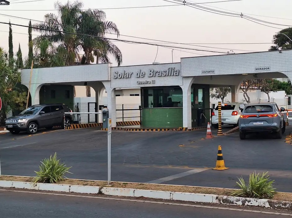 Moraes suspende visitas a Bolsonaro na prisão domiciliar