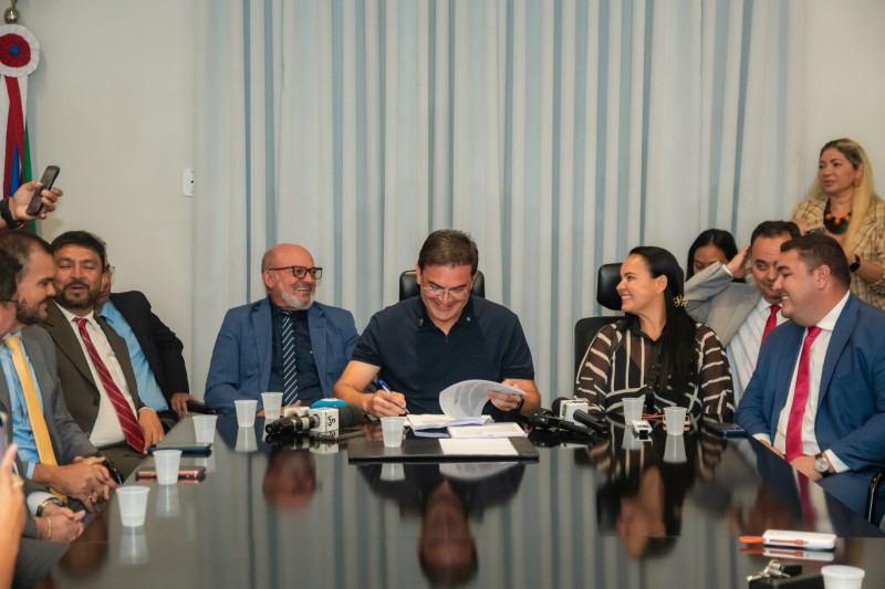 Em dois anos de governo, gestão de Mateus Assayag recebeu R$ 250 milhões de investimentos em parceria com bancadas estadual e federal