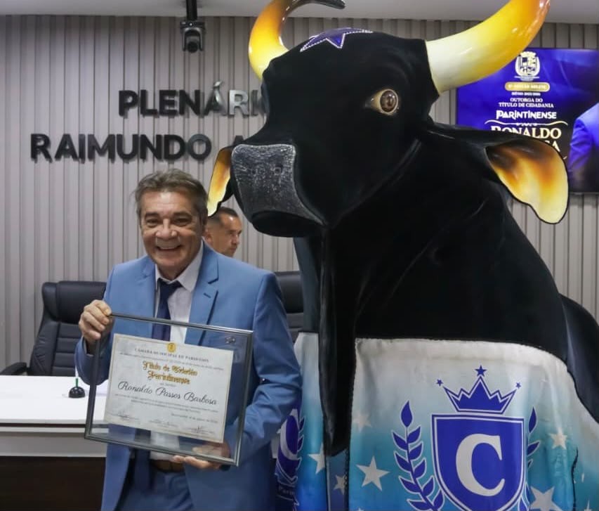Poeta do Caprichoso, Ronaldo Barbosa, recebe cidadania parintinense