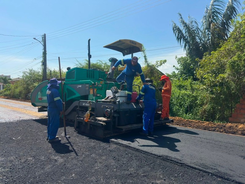 Obras de asfaltamento seguem em ritmo acelerado no Pascoal Alaggio