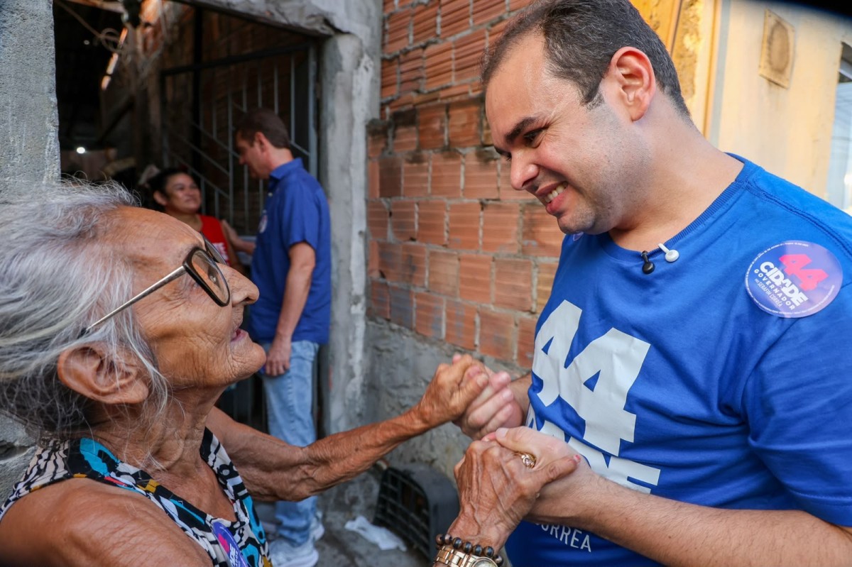 Roberto Cidade leva campanha às ruas do São José ao lado de Marcos Rotta
