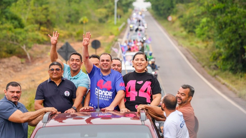 Em Presidente Figueiredo, Roberto Cidade mobiliza apoiadores durante megacarreata