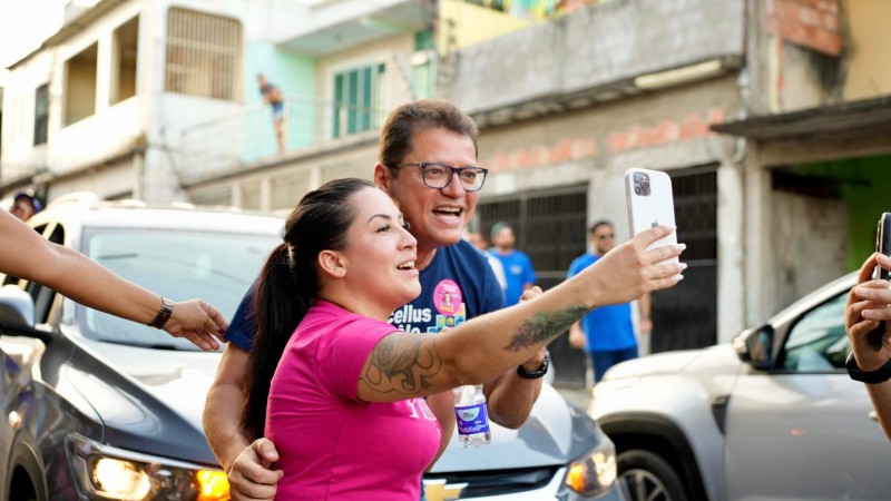 Em caminhada no Coroado, Marcellus Campêlo reforça o corpo a corpo e apresenta propostas aos eleitores