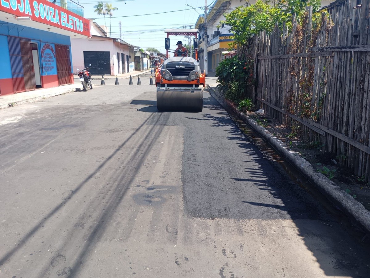 Ações de infraestrutura avançam com recuperação de ruas em Parintins