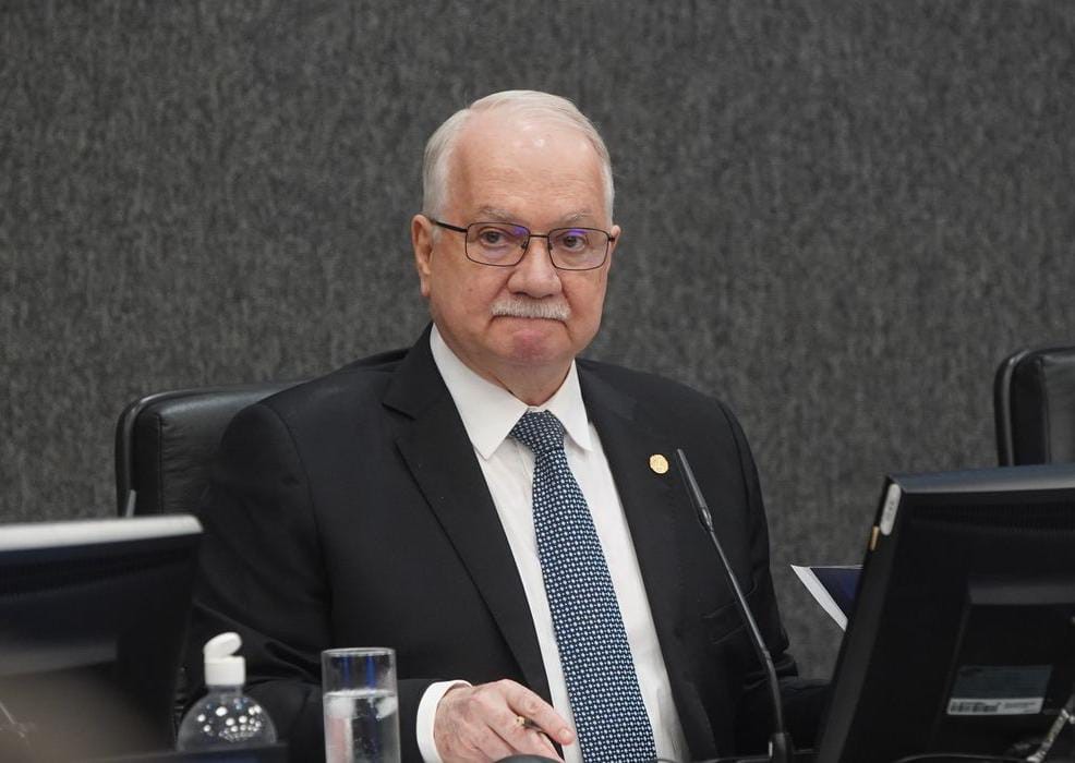 Fachin aguarda explicações de ministros para decidir sobre crise