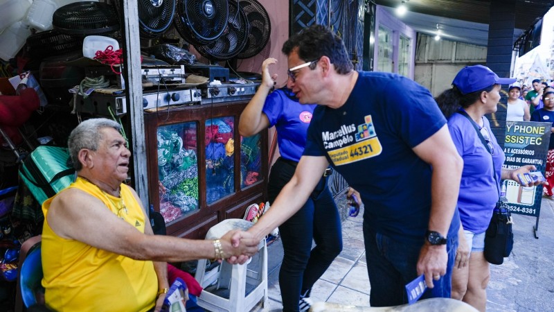 Marcellus Campêlo recebe apoio de comerciantes e moradores durante caminhada no bairro Alvorada I