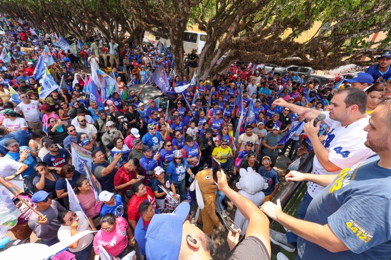 Roberto Cidade encerra maratona deste final de semana pelo interior com mega carreata em Itacoatiara