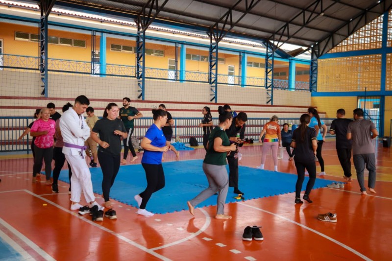 Professores da rede municipal participam de formação sobre lutas e práticas pedagógicas