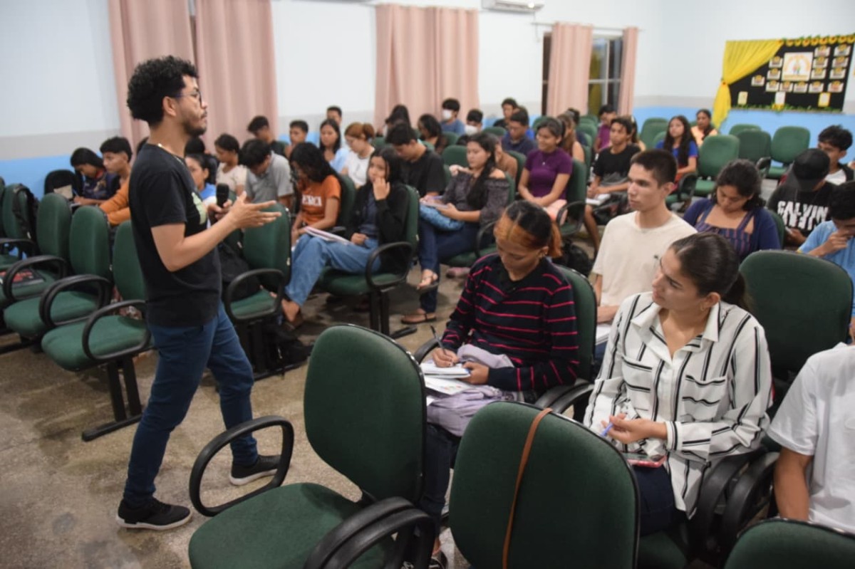 Cursinho pré-vestibular gratuito inicia aulas nesta sexta-feira em Parintins