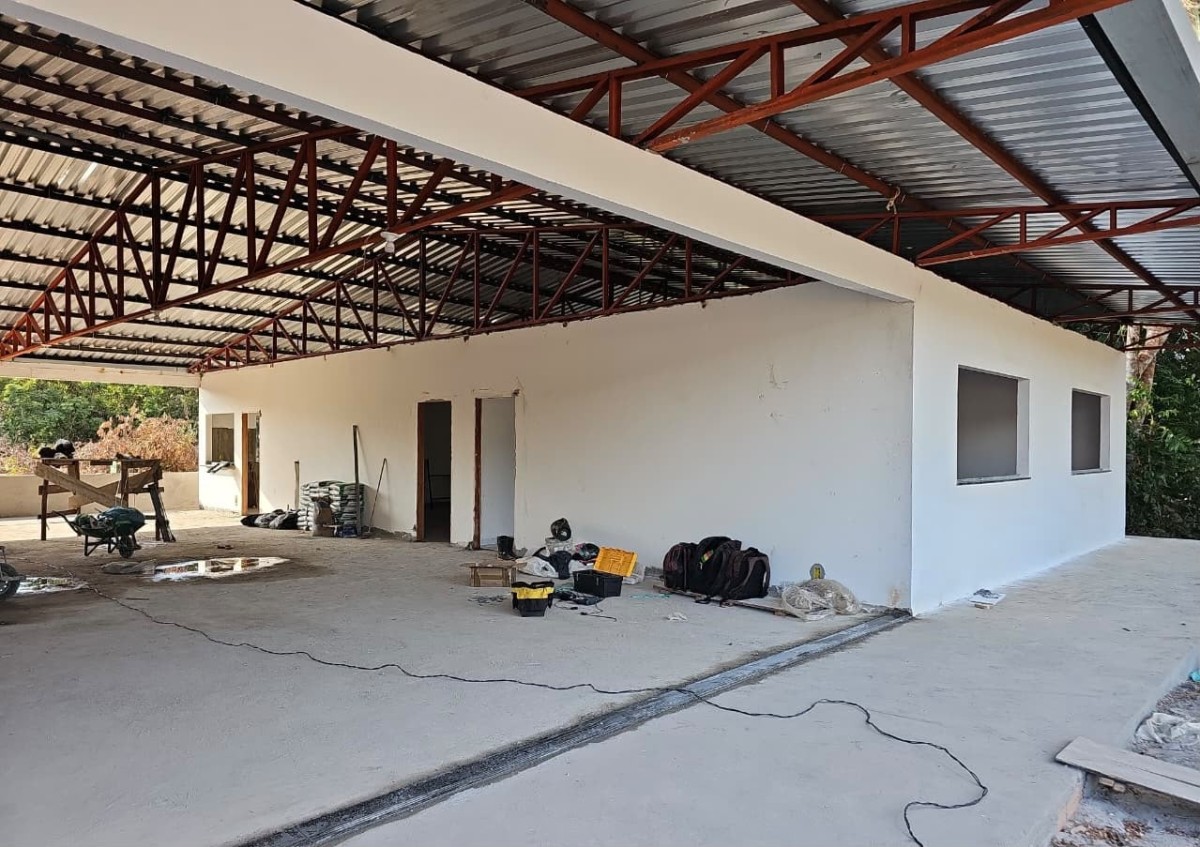 Prefeitura de Parintins conclui etapa final da nova escola do Quebrinha