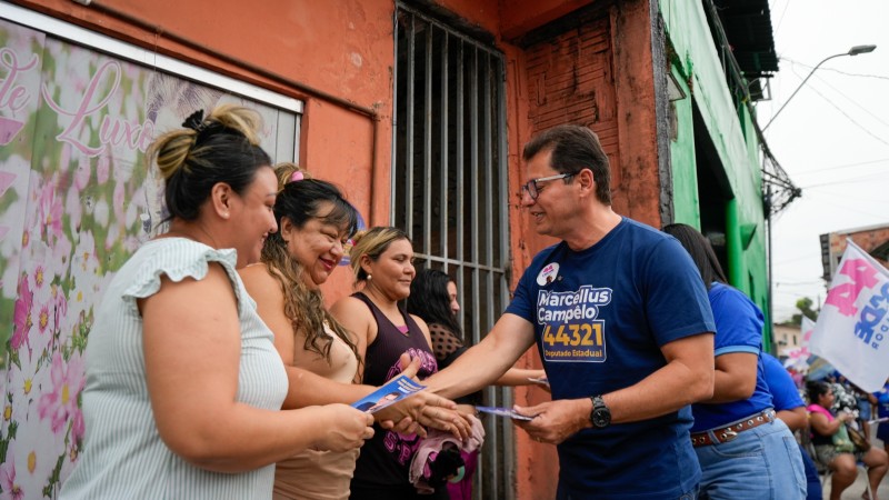 Marcellus Campêlo ressalta luta por casa própria, durante caminhada em Petrópolis, na zona Sul de Manaus